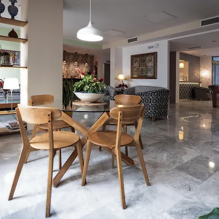 Colectia Santa Lucia Sevilla